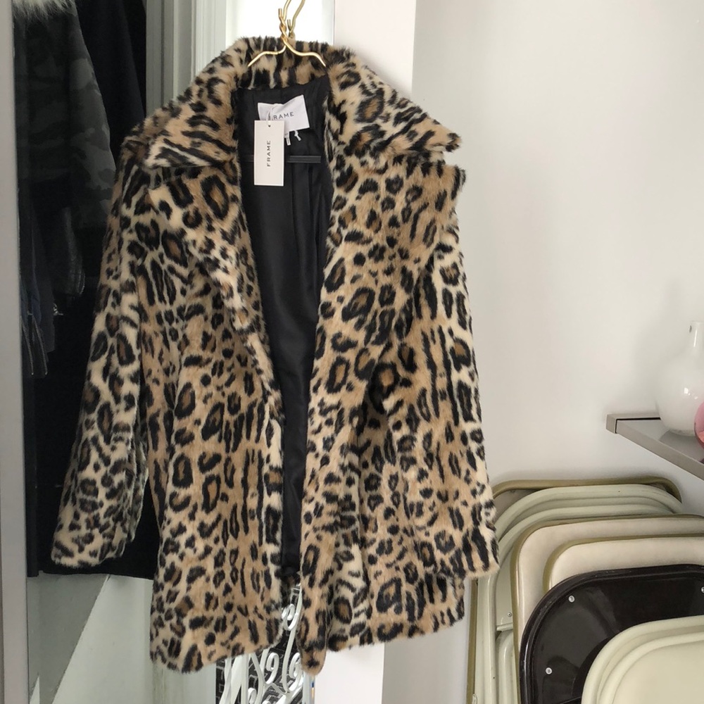 Frame leopard coat . So warm